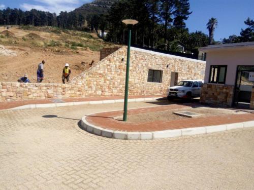 Dry park wall square stressing