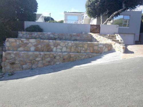 Garden retaining wall in komitjee
